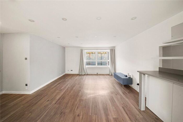 2 Bedroom Flat To Rent In Pennyford Court, Henderson Drive, NW8