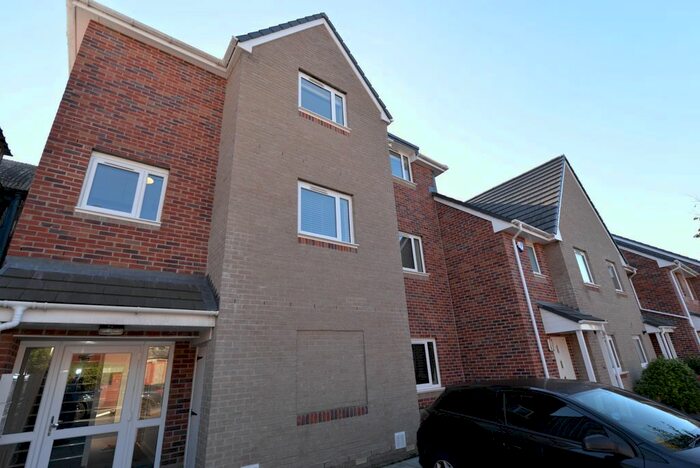 2 Bedroom Flat To Rent In Oakley Road, Southampton, SO16