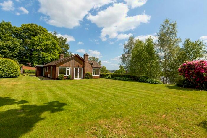 3 Bedroom Bungalow To Rent In Nevill Park, Tunbridge Wells, TN4