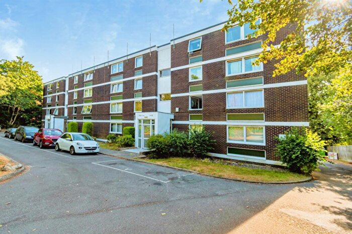 2 Bedroom Flat For Sale In Elm Close, Southampton, SO16