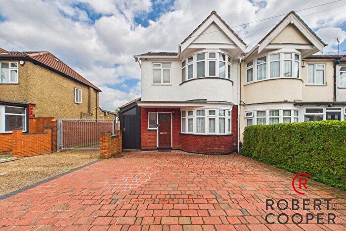 4 Bedroom End Of Terrace House For Sale In Kings Road, Harrow, HA2