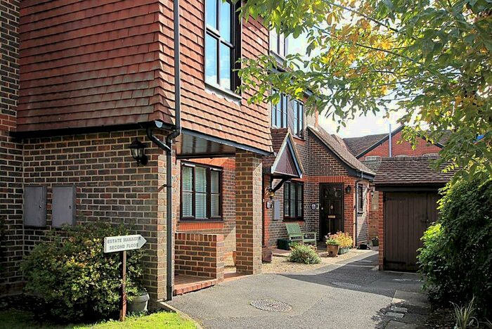 Houses for sale & to rent in RG8 7RP, Stokes View, Pangbourne Reading