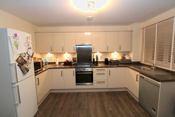 2 Bedroom Flat To Rent In Schoolgate Drive, Morden, SM4