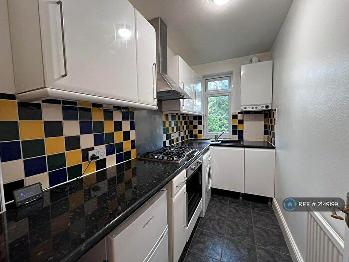 2 Bedroom Flat To Rent In Torrington Park Road, London, N12