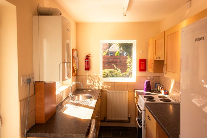 3 Bedroom House To Rent In Midland Avenue - Bed, Lenton, East Midlands, NG7