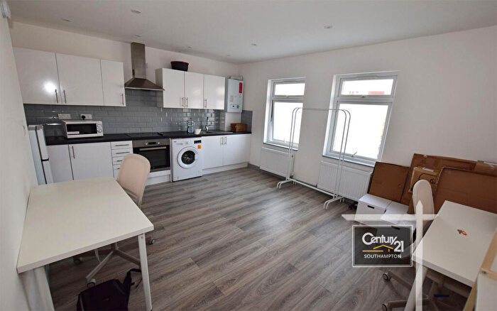 2 Bedroom Flat To Rent In |Ref: |, Broadlands Road, Southampton, SO17