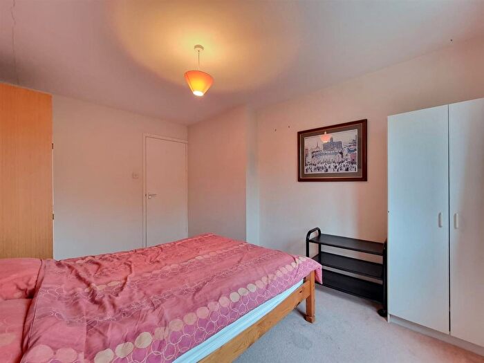1 Bedroom Flat For Sale In Express Drive, Goodmayes, Ilford, IG3