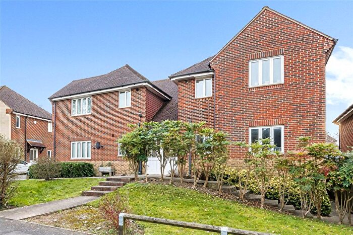 2 Bedroom Flat For Sale In Effingham, Surrey, KT24