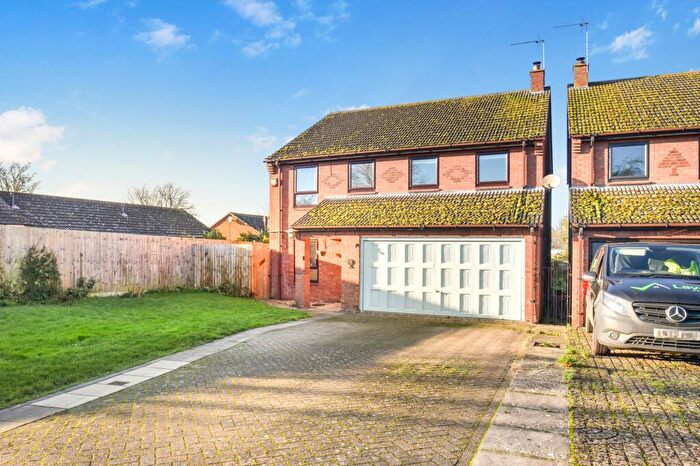 4 Bedroom Detached House For Sale In Chequers Close, Fenstanton, PE28