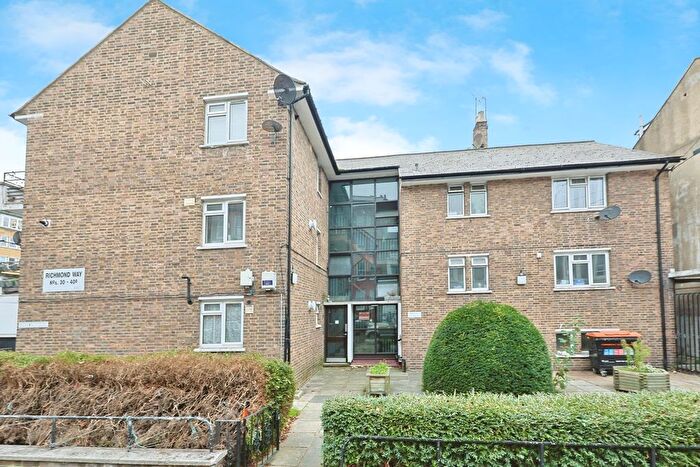 2 Bedroom Flat For Sale In Richmond Way, London, W12