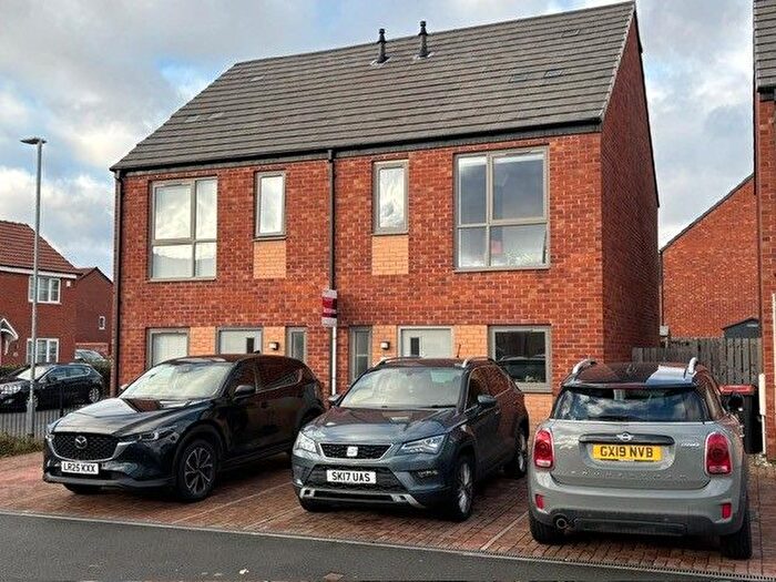 2 Bedroom Property To Rent In Harker Close, Nottingham, NG15