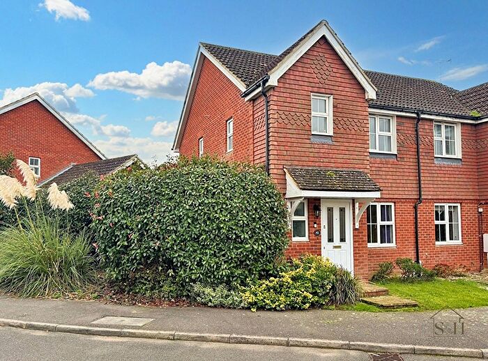 3 Bedroom Semi-detached House For Sale In Bishopswood, Kingsnorth, TN23