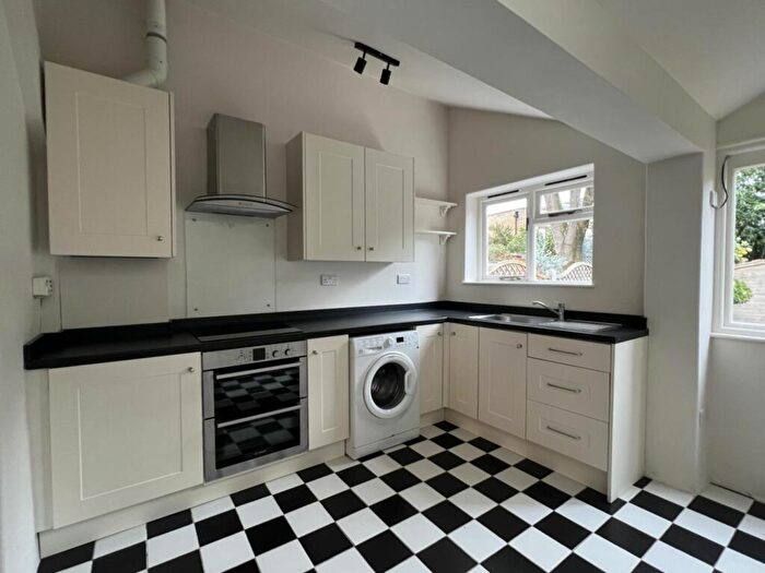 3 Bedroom Cottage To Rent In Compton Terrace, London, N21