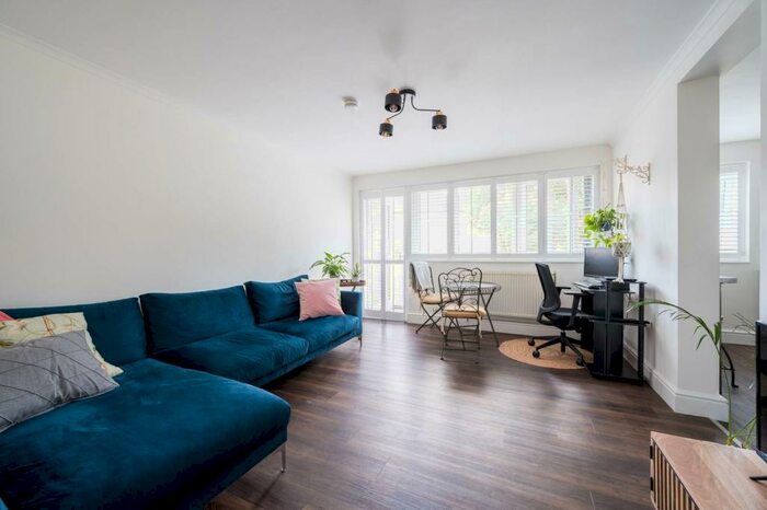 2 Bedroom Flat To Rent In Slippers Place, Bermondsey, London, SE16