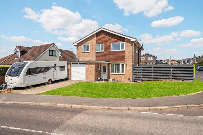 4 Bedroom Detached House For Sale In Foxcotte Road, Charlton, Andover, SP10