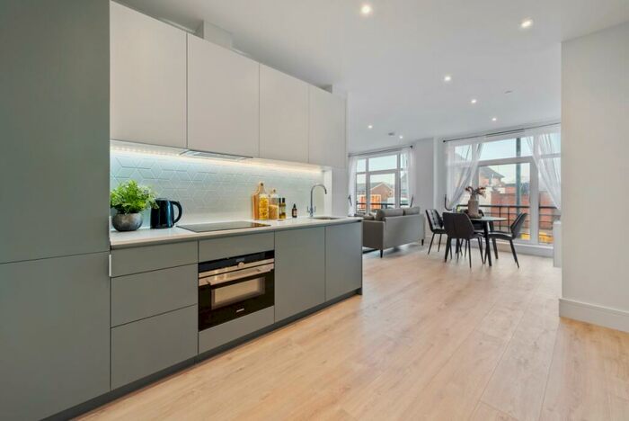 1 Bedroom Apartment To Rent In - Pycroft Road Chertsey, KT16