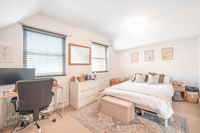 1 Bedroom Flat To Rent In Rosslyn Hill, Hampstead, London, NW3
