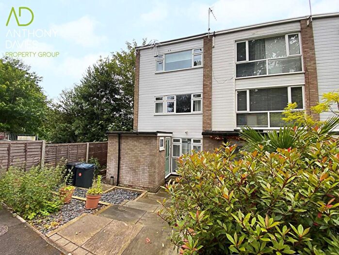 3 Bedroom End Of Terrace House To Rent In Greencoates, Hertford, SG13