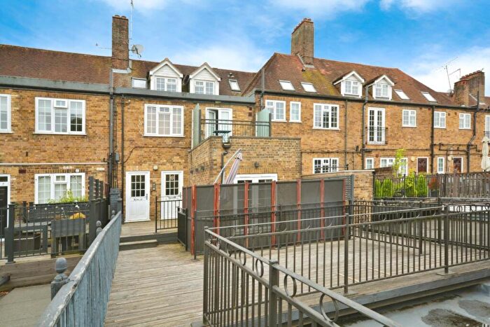 1 Bedroom Apartment To Rent In Chiltern Parade, Amersham, HP6