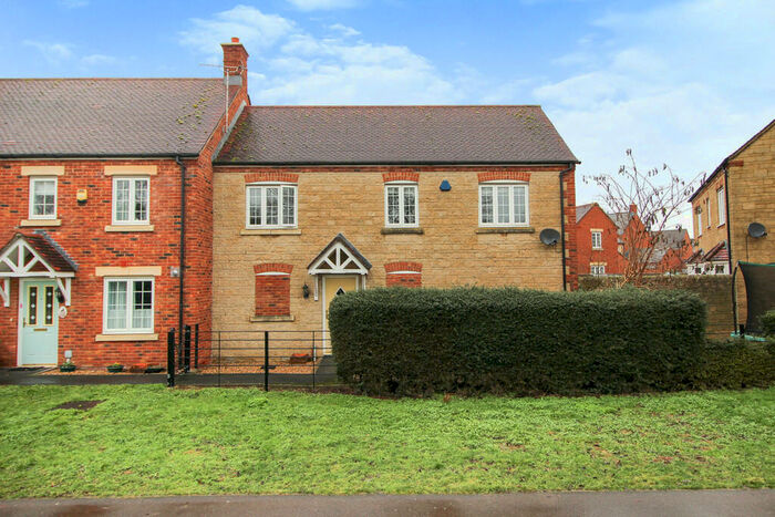 2 Bedroom Property To Rent In Maybold Crescent, Haydon End, Swindon, SN25