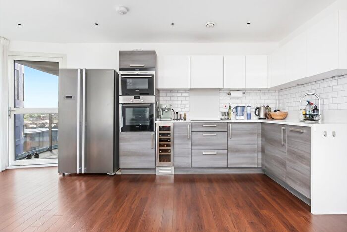 2 Bedroom Flat To Rent In Queensland Road, London, N7