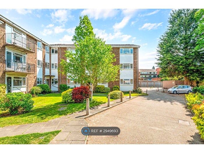 2 Bedroom Flat To Rent In Lovelace Gardens, Surbiton, KT6