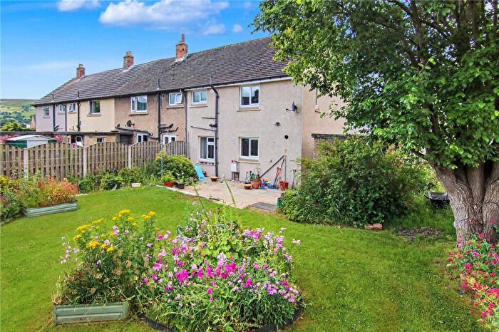 3 Bedroom End Of Terrace House For Sale In Wheatlands Avenue, Cross Hills, BD20