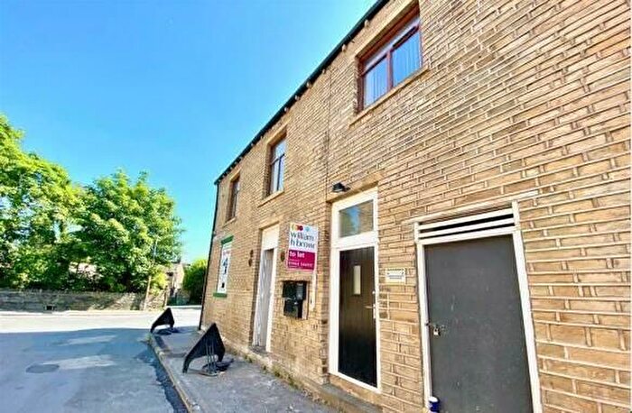 2 Bedroom Flat To Rent In Bay Hall Common Road, Birkby, Huddersfield, HD1
