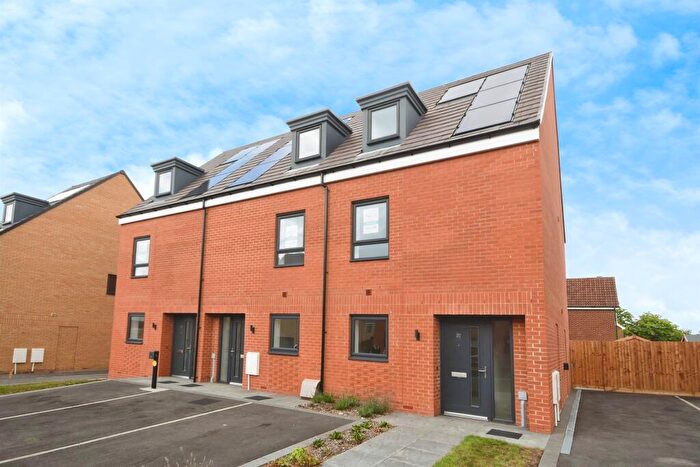 3 Bedroom Semi Detached House For Sale In Ghyllgrove Close, Basildon, SS14