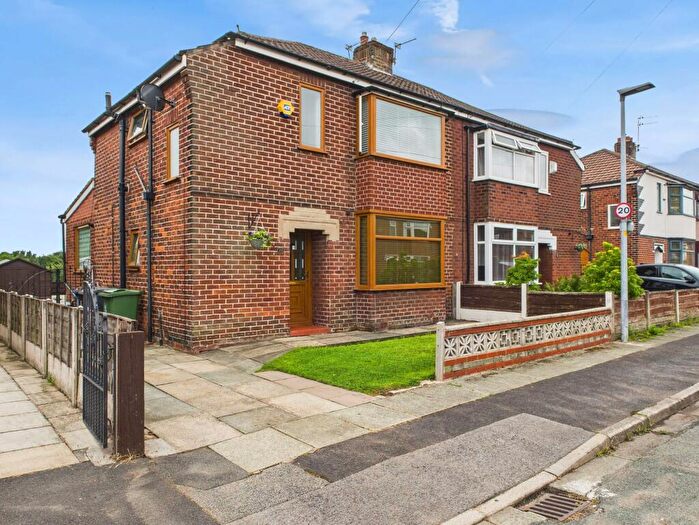 3 Bedroom Semi-Detached House For Sale In Green Avenue, Tyldesley, M29