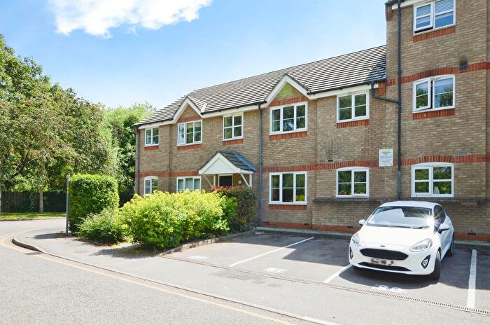 2 Bedroom Apartment For Sale In Hilda Wharf, Aylesbury, HP20
