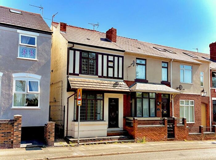 3 Bedroom End Of Terrace House For Sale In Lake Street, Lower Gornal, DY3