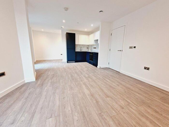 Flat To Rent In Orla Lodge, High Mead, Harrow, HA1