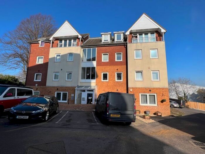 2 Bedroom Flat To Rent In Bastins Close, Park Gate, Southampton, SO31