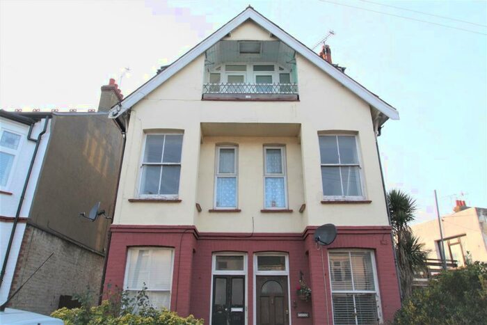 1 Bedroom Flat To Rent In Westbourne Grove, Westcliff-On-Sea, SS0