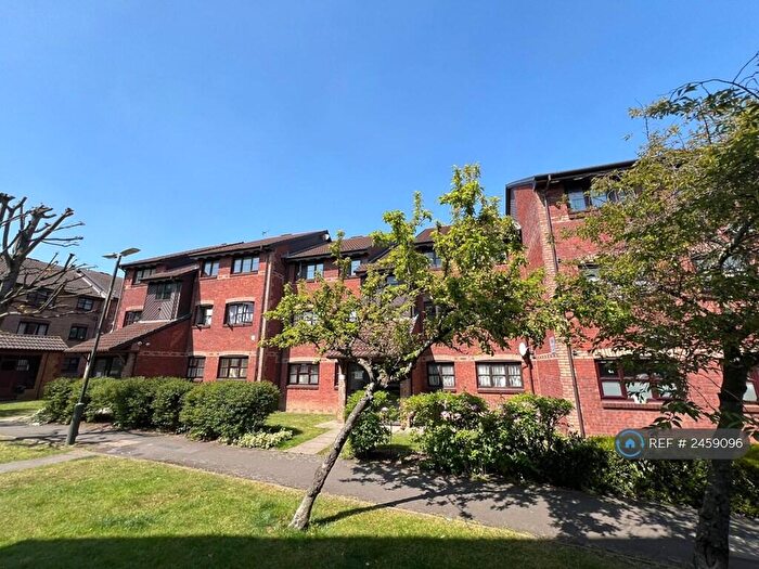 2 Bedroom Flat To Rent In Lowry Crescent, London, CR4