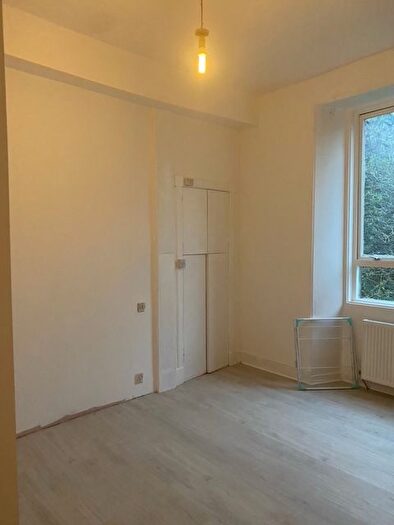 3 Bedroom Flat To Rent In Murieston Crescent, Edinburgh, EH11