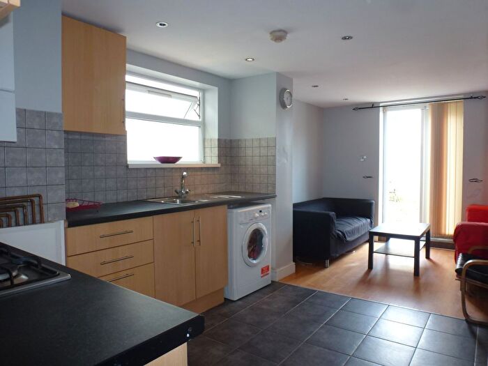 2 Bedroom Flat To Rent In Daniel Street, Cathays, Cardiff, CF24