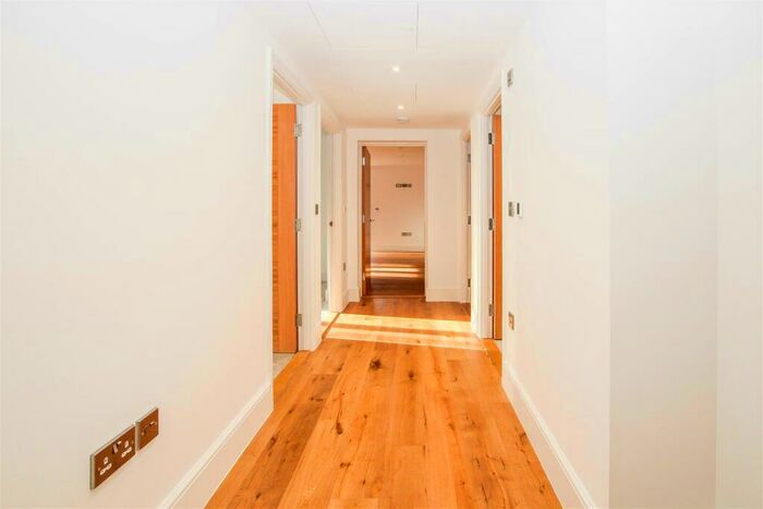 2 Bedroom Apartment For Sale In Shenfield Road, Shenfield, Brentwood, CM15