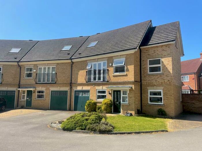 4 Bedroom Town House To Rent In Clegg Square, Shenley Lodge, MK5