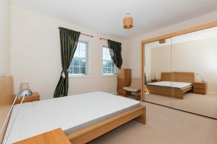 2 Bedroom Flat To Rent In Helena Square, London, London, SE16