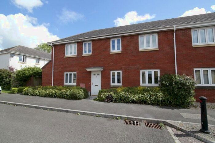 2 Bedroom Flat To Rent In Oakfields, Tiverton, EX16