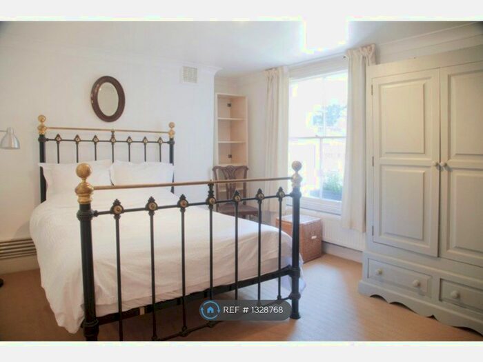 3 Bedroom Flat To Rent In Clapham Road, London, SW9