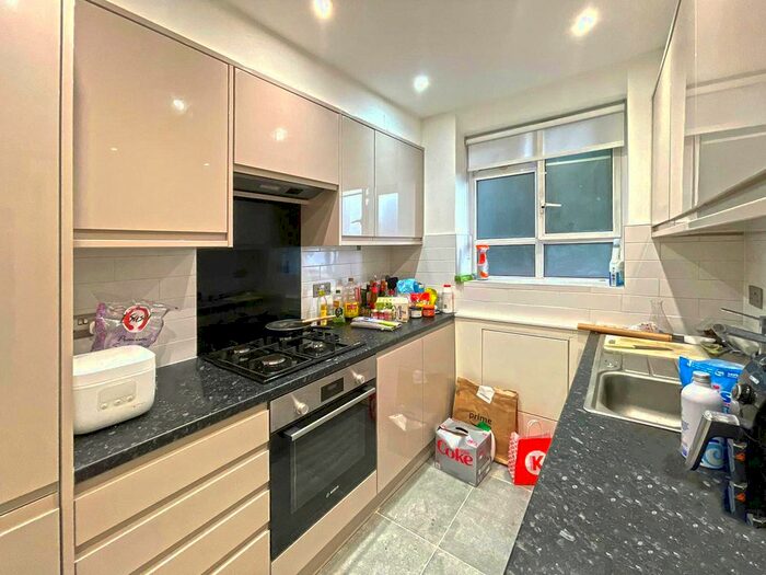 2 Bedroom Flat To Rent In Cornwallis House, India Way, White City, London, W12