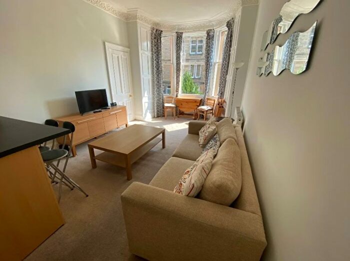 2 Bedroom Flat To Rent In Comiston Gardens, Edinburgh, Midlothian, EH10