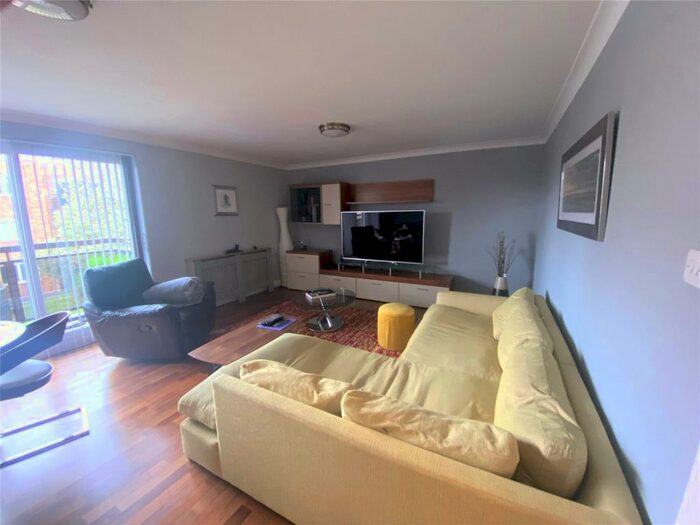 2 Bedroom Apartment To Rent In Shannon Way, Beckenham, BR3