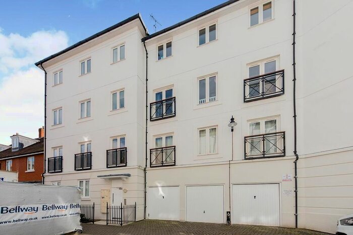 3 Bedroom Flat To Rent In Old Watling Street, Canterbury, Kent, CT1