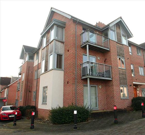 2 Bedroom Flat To Rent In Limes Park, Basingstoke, Hampshire, RG24