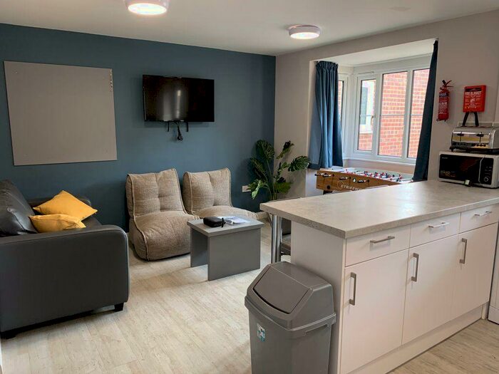 4 Bedroom Flat To Rent In College Court, Canterbury Ref -, CT1