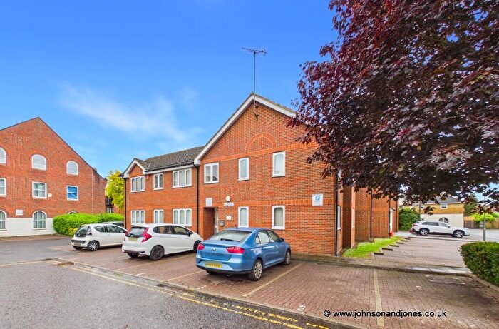 1 Bedroom Apartment For Sale In Gogmore Lane, Chertsey, Surrey, KT16